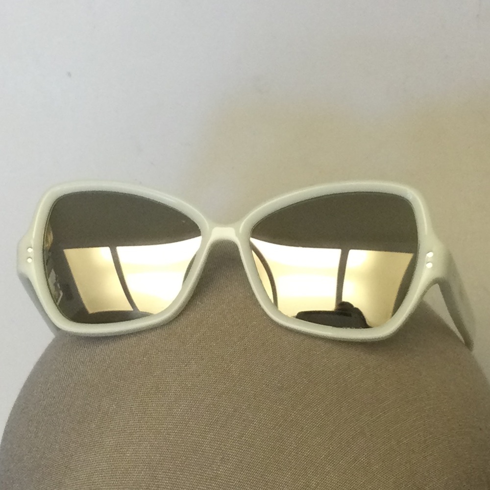 CELINE CL40075I 56mm SUNGLASSES WHITE WITH MIRRORED LENSES
NWOT